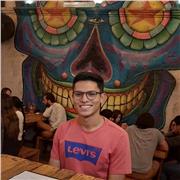 Profesor de inglés que busca dar clases a estudiantes de nivel básico e intermedio sobre habilidades verbales y gramática